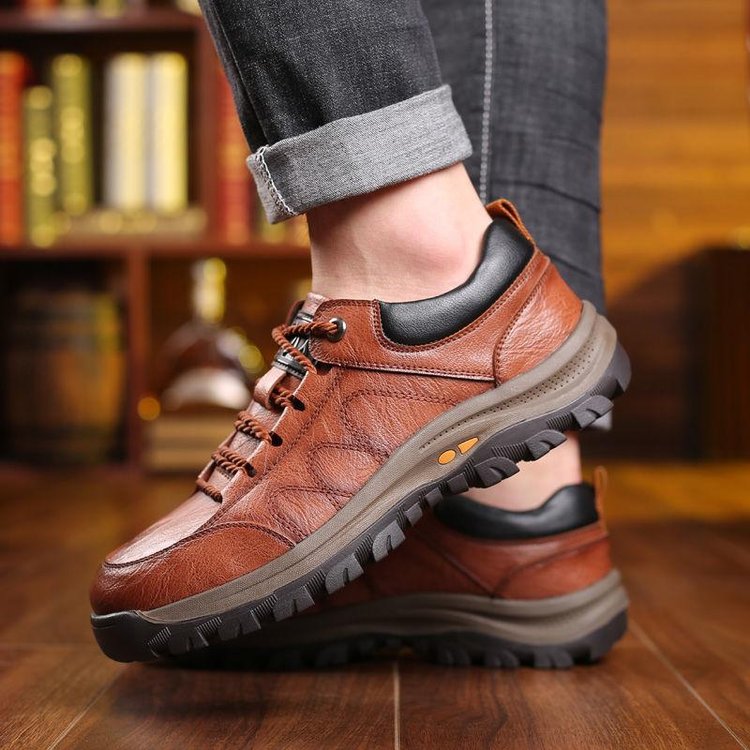 Waltherhaus | Nachhaltige und Bequeme Outdoorschuhe von Elias