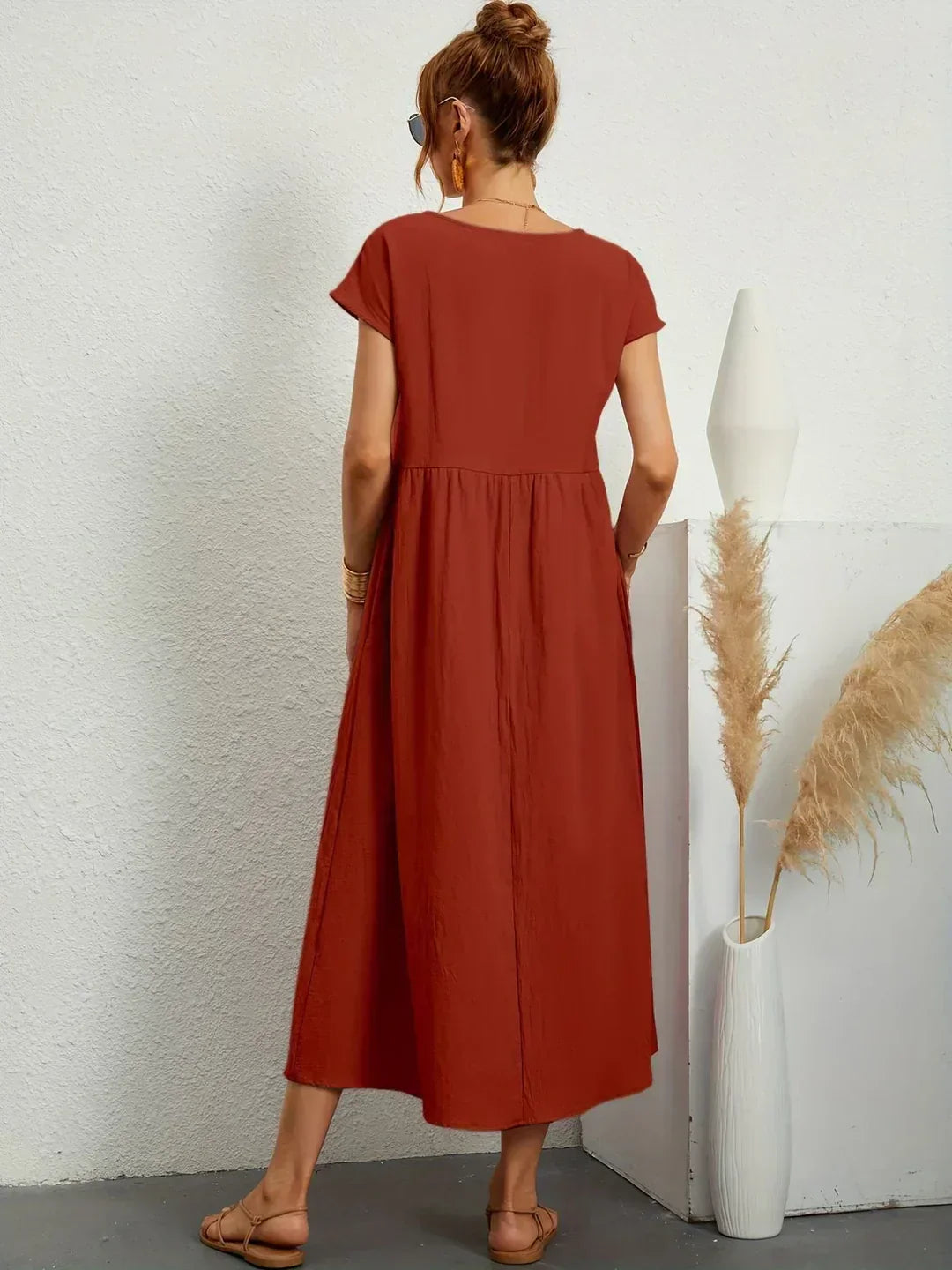 Gabrielle | Fließendes Midi-Kleid zeitloser Eleganz