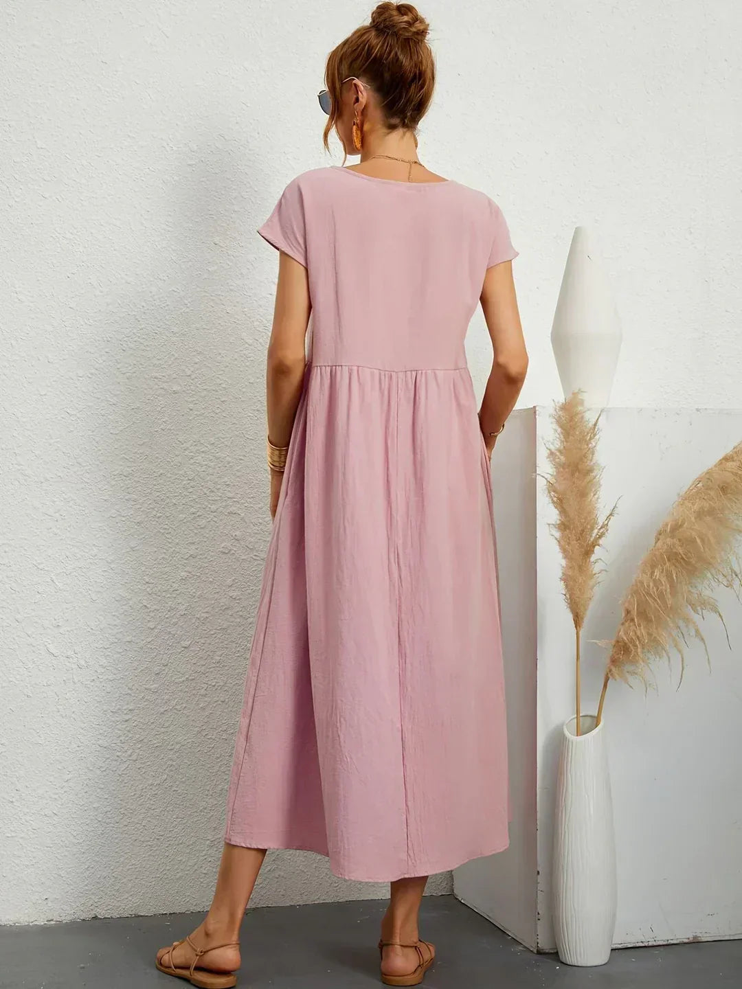 Gabrielle | Fließendes Midi-Kleid zeitloser Eleganz