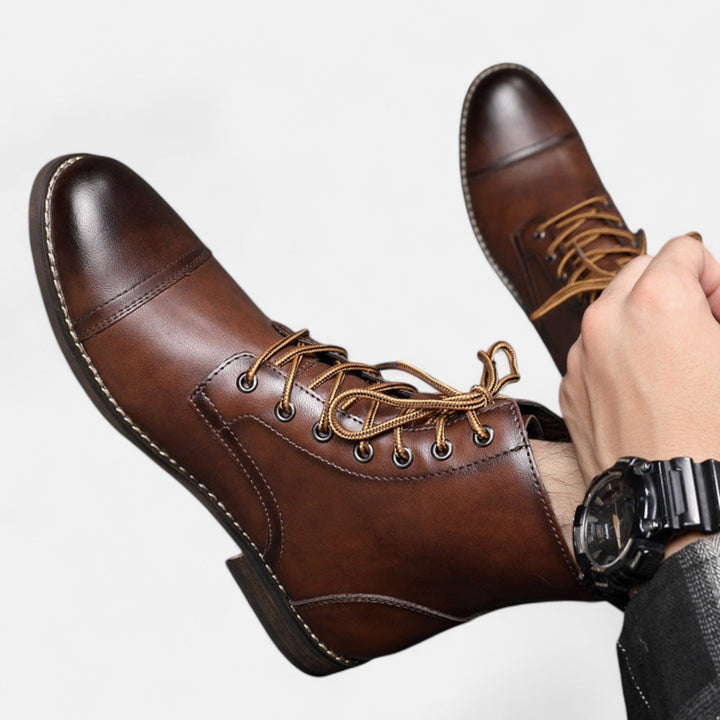 Waltherhaus präsentiert: Elias™ | Stilvolle Herrenstiefel aus hochwertigem Kunstleder