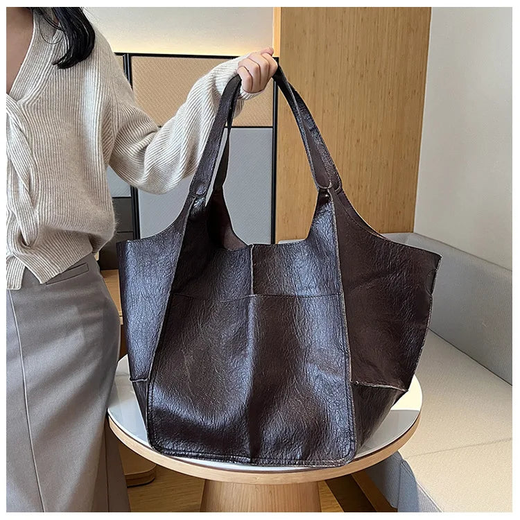 Ruth - Zeitlose Anziehung Leder Tote Bag