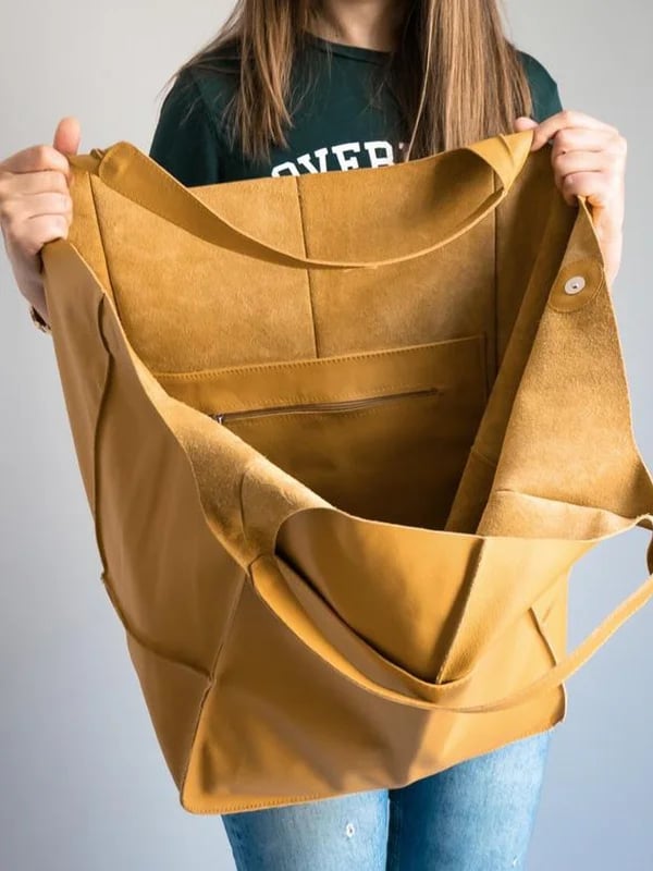 Ruth - Zeitlose Anziehung Leder Tote Bag